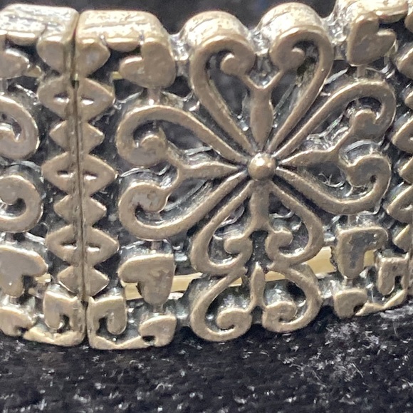 Silver Tone Metal Openwork Bracelet Stretch - Picture 3 of 8